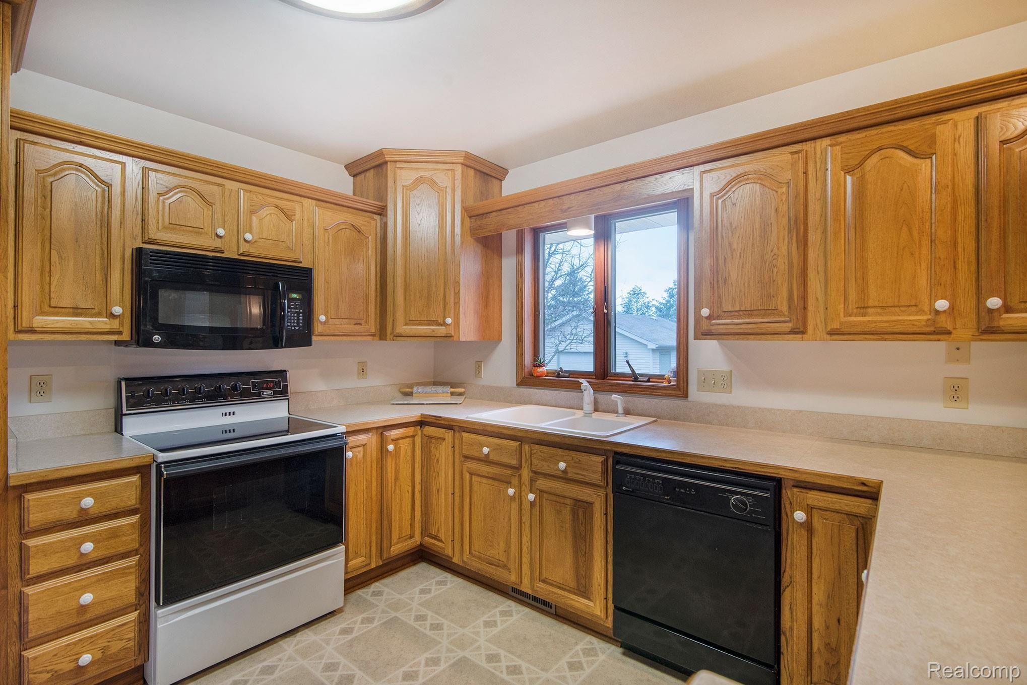 13400 Center Road Bath, MI 48808 - Photo 21 of 53 DSC_6126.jpg