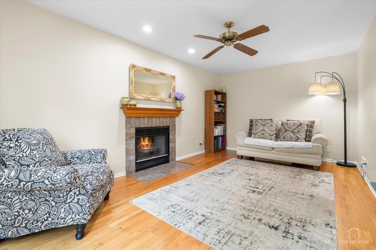 705 Gregor Lane Wheeling, IL 60090 - Photo 9 of 28