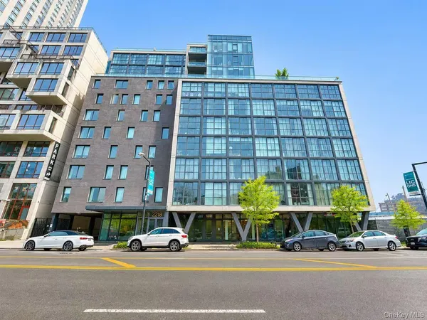 $938,000 | 22-18 Jackson Avenue, Unit 1006 | Long Island City