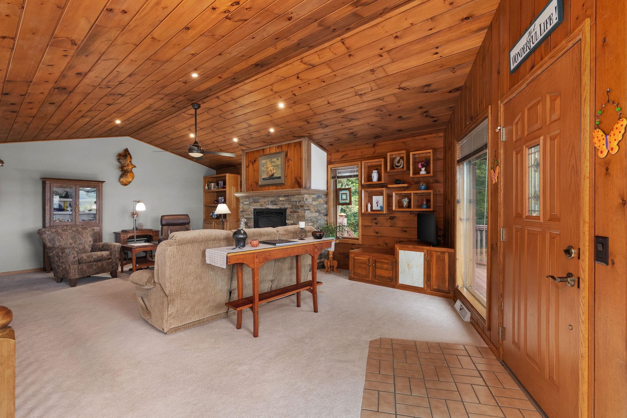 6460 Cooke Road Mazomanie, WI 53560 - Photo 8 of 43