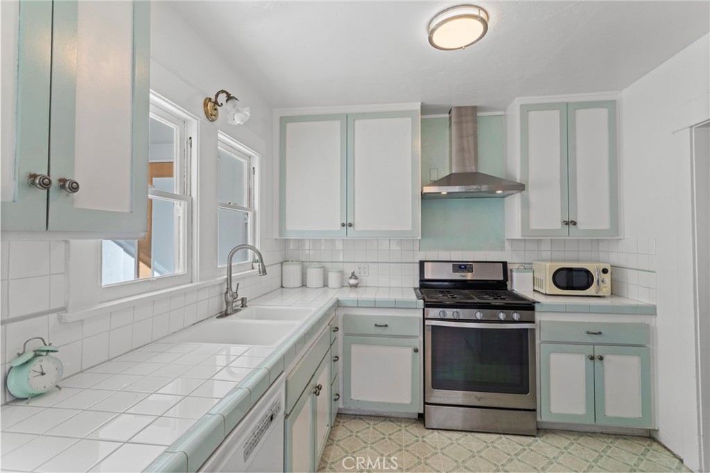 3678 Jurupa Avenue Riverside, CA 92506 - Photo 11 of 27 Kitchen