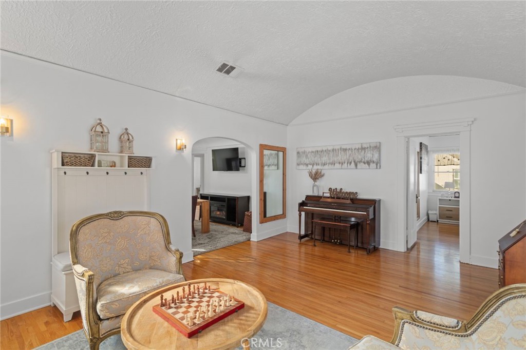 3678 Jurupa Avenue Riverside, CA 92506 - Photo 8 of 27