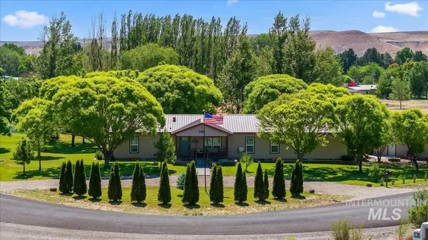 $425,000 | 760 South Jade Way, Hammett, ID 83627