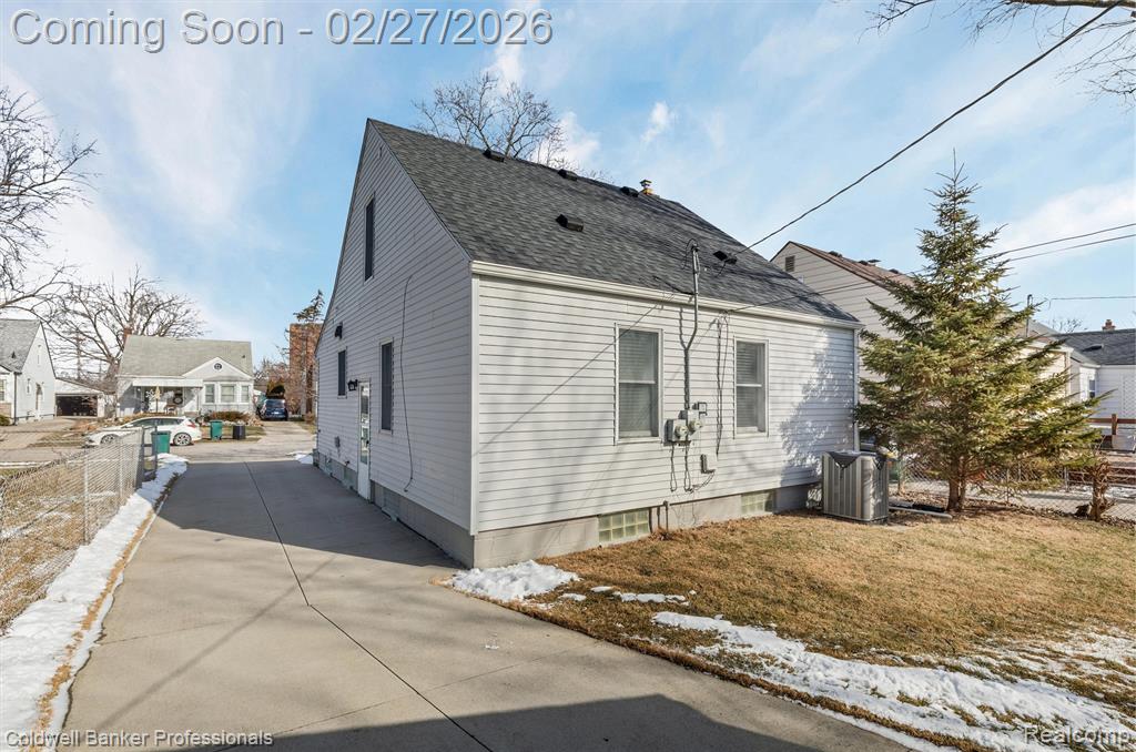 2427 Harvard Road Berkley, MI 48072 - Photo 28 of 32 Gallery Image 28