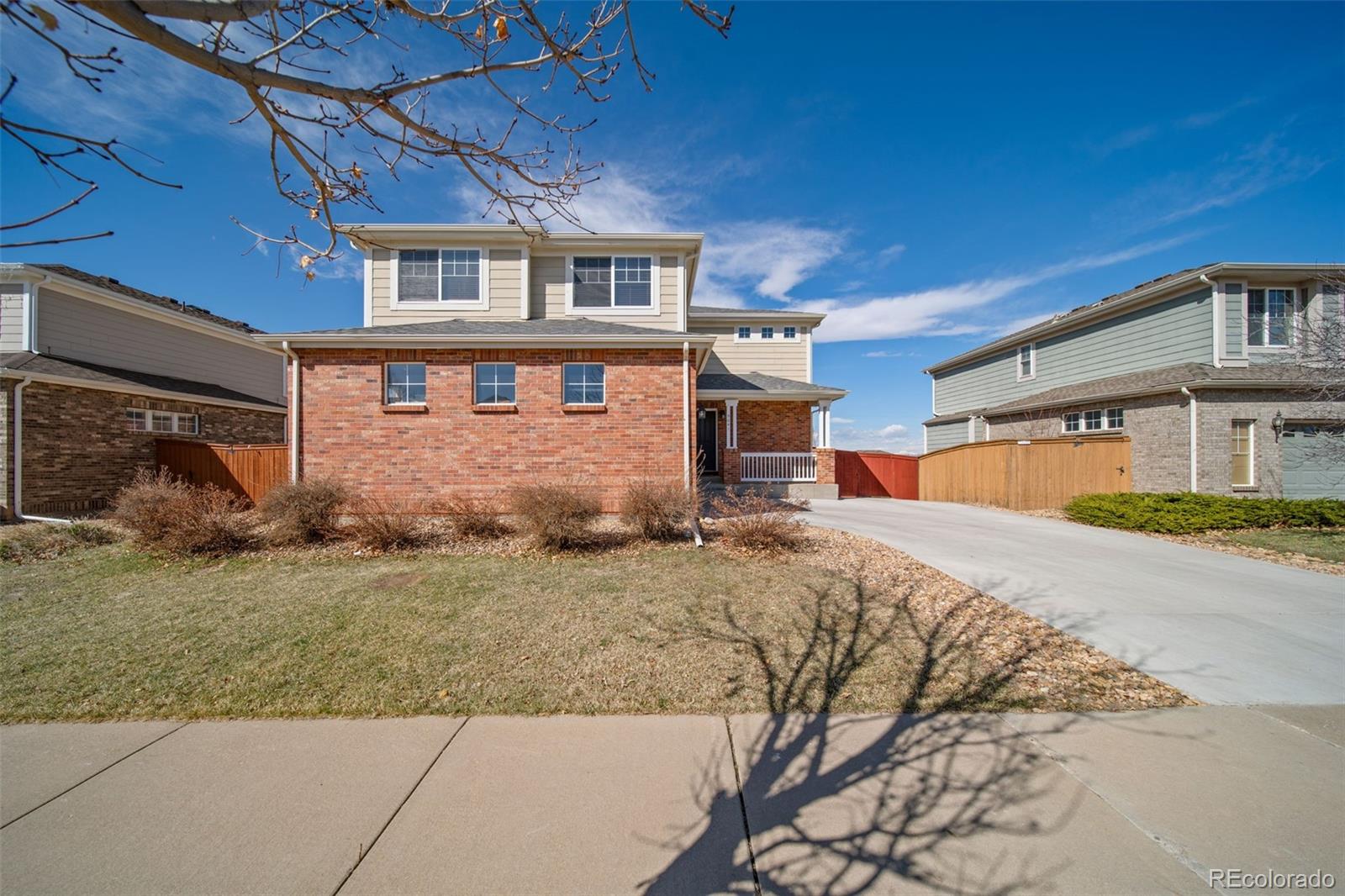 3041 South Jericho Way Aurora, CO 80013 - Photo 2 of 46 a front view of a house with a yard