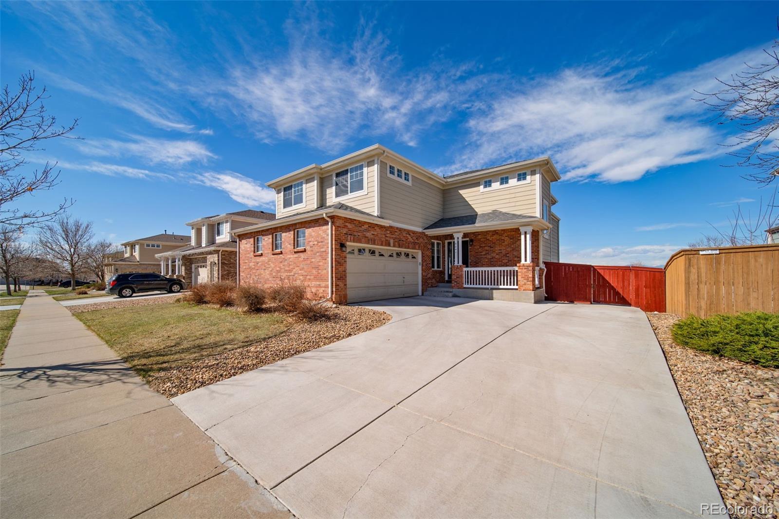 3041 South Jericho Way Aurora, CO 80013 - Photo 4 of 46 a front view of a house with a yard