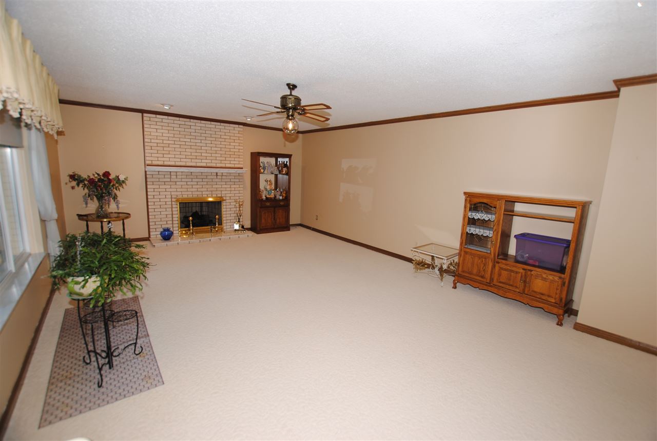 46200 Heydenreich Road Macomb, MI 48044 - Photo 16 of 51 31362131-15.JPG