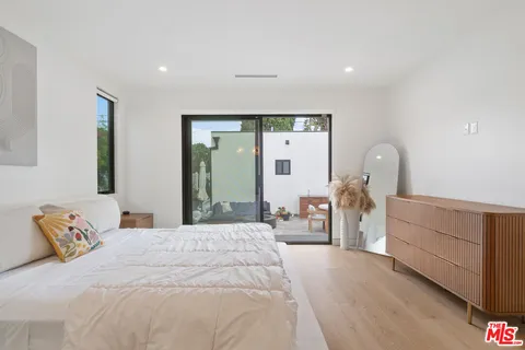 $1,648,900 | 2911 South Rimpau Boulevard, Unit 2909, Los Angeles, CA 90016