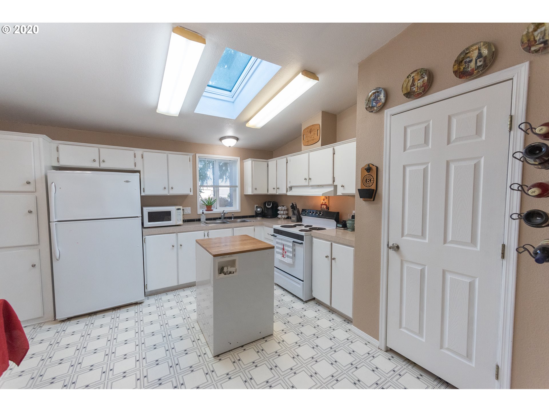 2921 Elmira Road Eugene, OR 97402 - Photo 5 of 18 Gallery Image 5