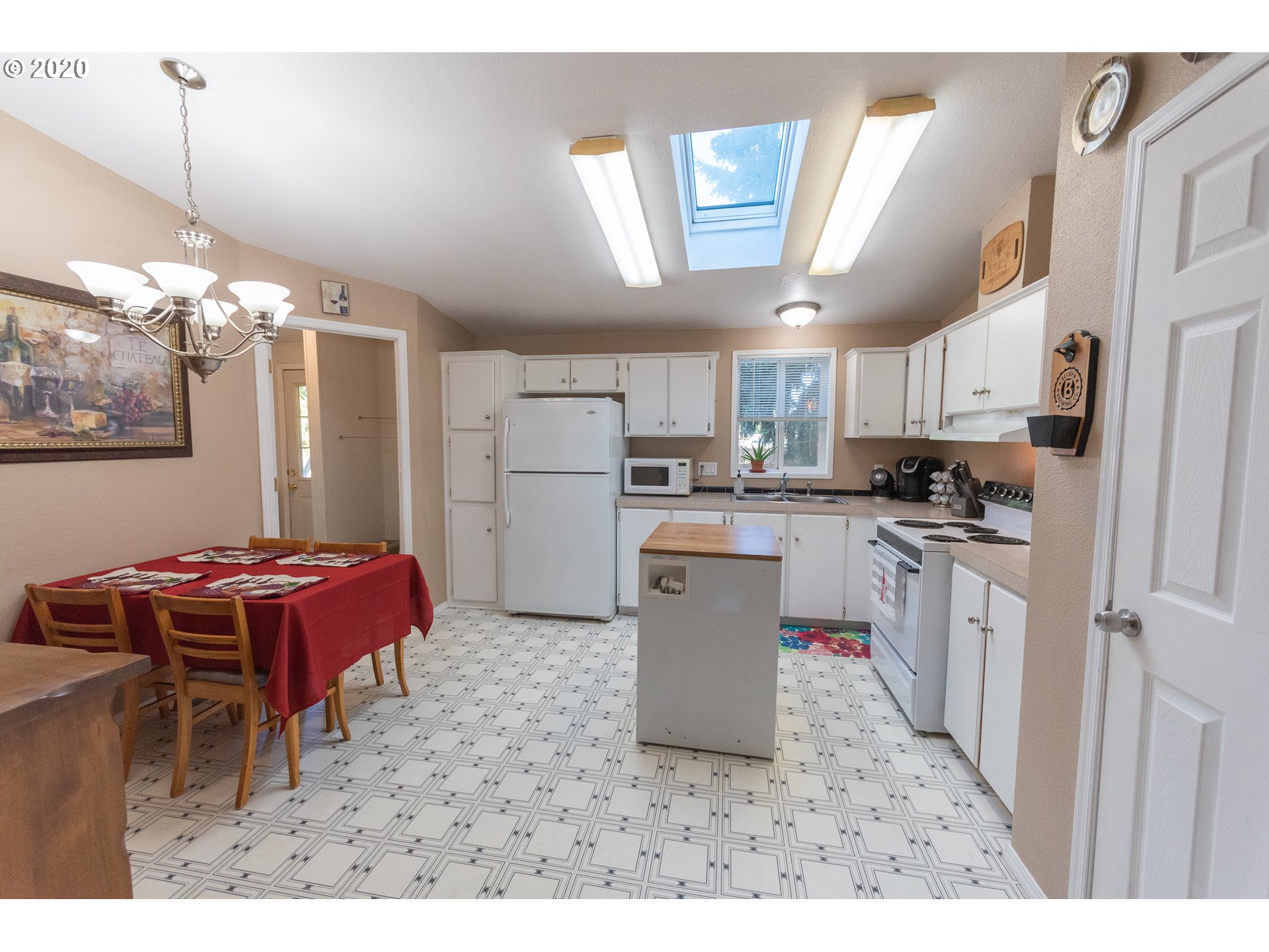2921 Elmira Road Eugene, OR 97402 - Photo 6 of 18 Gallery Image 6