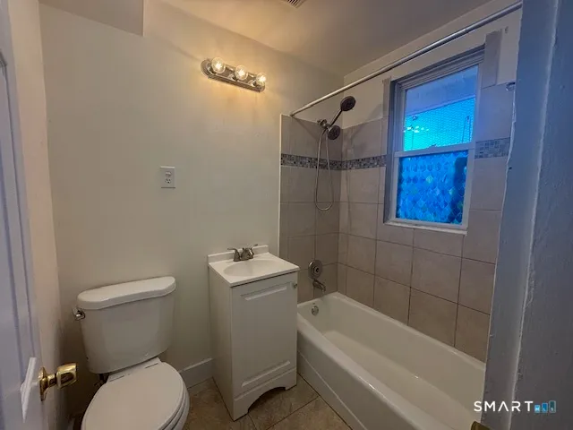 $2,200 | 95 Wilson Street, Unit 2, Bridgeport, CT 06605