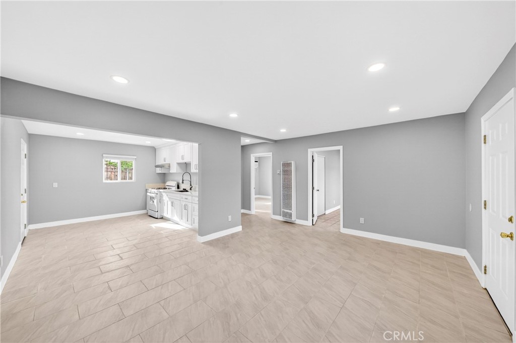2643 Tenth Street Riverside, CA 92507 - Photo 22 of 40 a view of an empty room