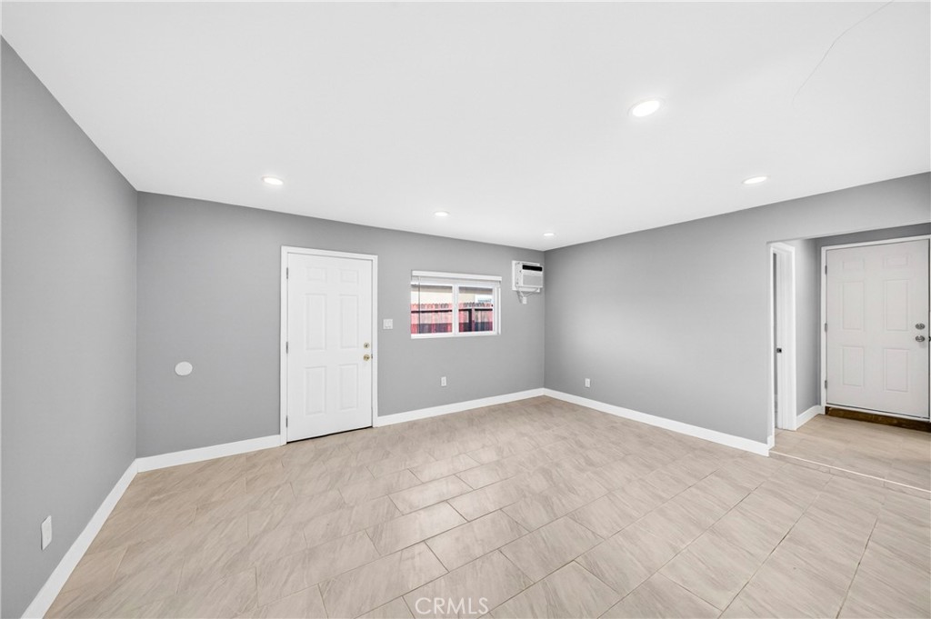 2643 Tenth Street Riverside, CA 92507 - Photo 26 of 40 a view of an empty room with a window