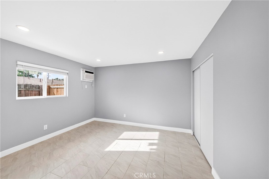 2643 Tenth Street Riverside, CA 92507 - Photo 31 of 40 an empty room with windows