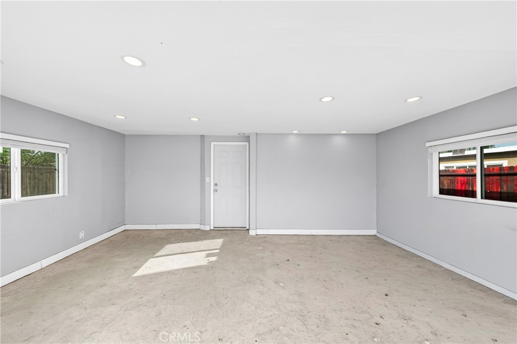 2643 Tenth Street Riverside, CA 92507 - Photo 34 of 40 a view of an empty room with a window