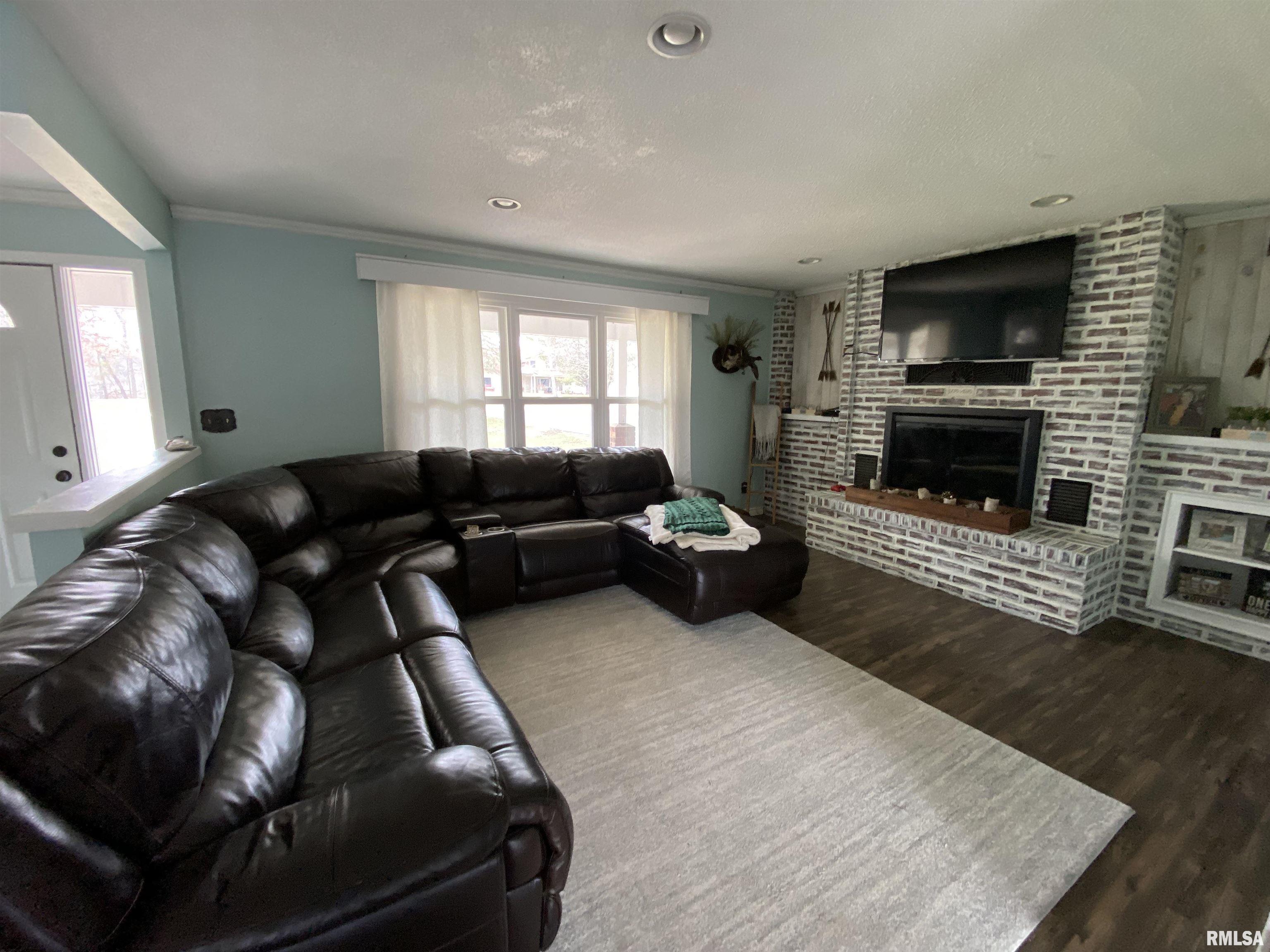 11389 Oakton Road Savanna, IL 61074 - Photo 3 of 27 Gallery Image 3