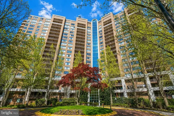 $2,250 | 10101 Grosvenor Place, Unit 614, North Bethesda, MD 20852