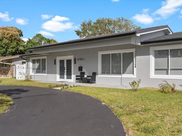 $1,175,000 | 4901 Grant Street, Hollywood, FL 33021