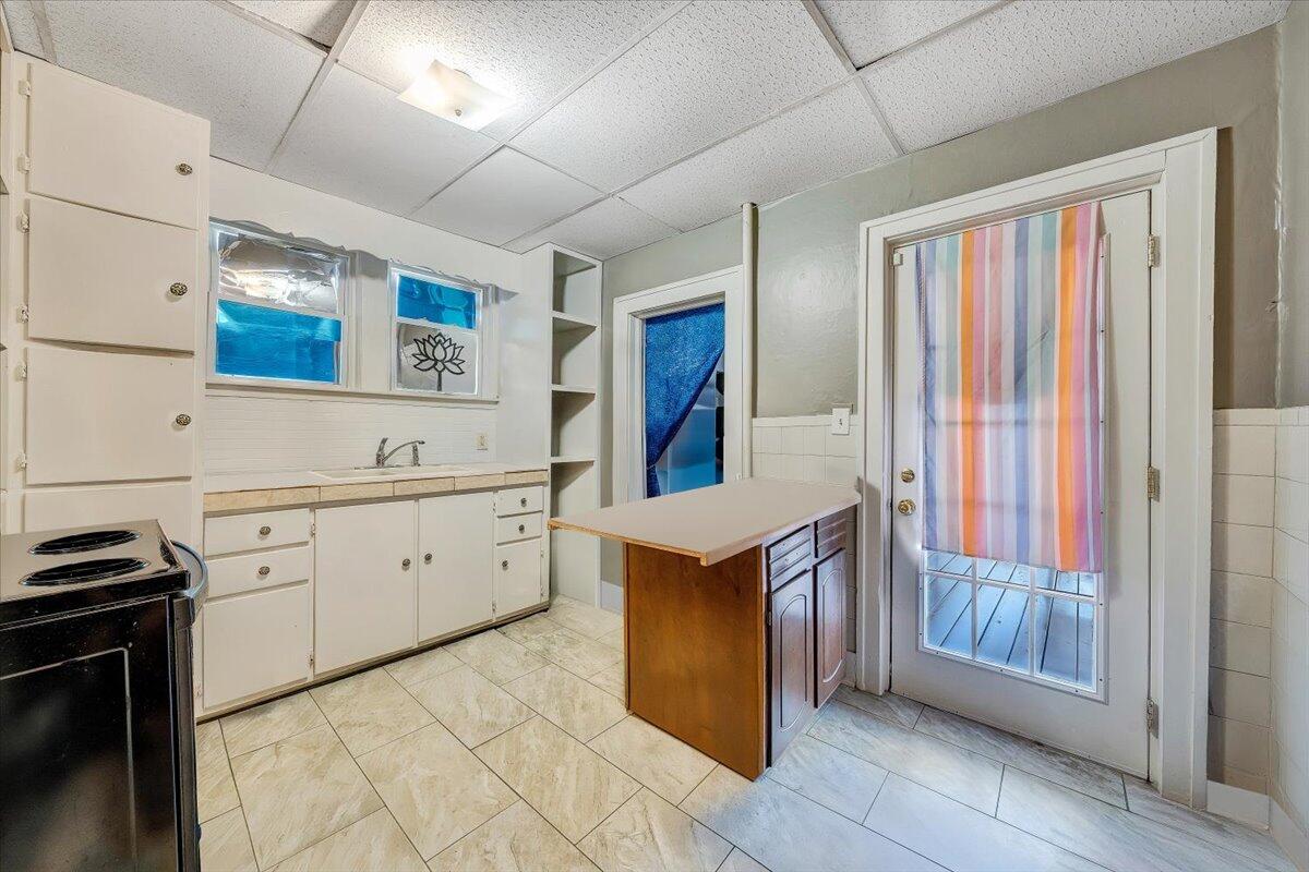 539 Rutherford Avenue Northwest Roanoke, VA 24016 - Photo 5 of 18 10-MIB06049 Virtually Emptied