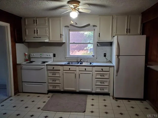 $1,325 | 1302 Highland Avenue, Elizabeth City, NC 27909