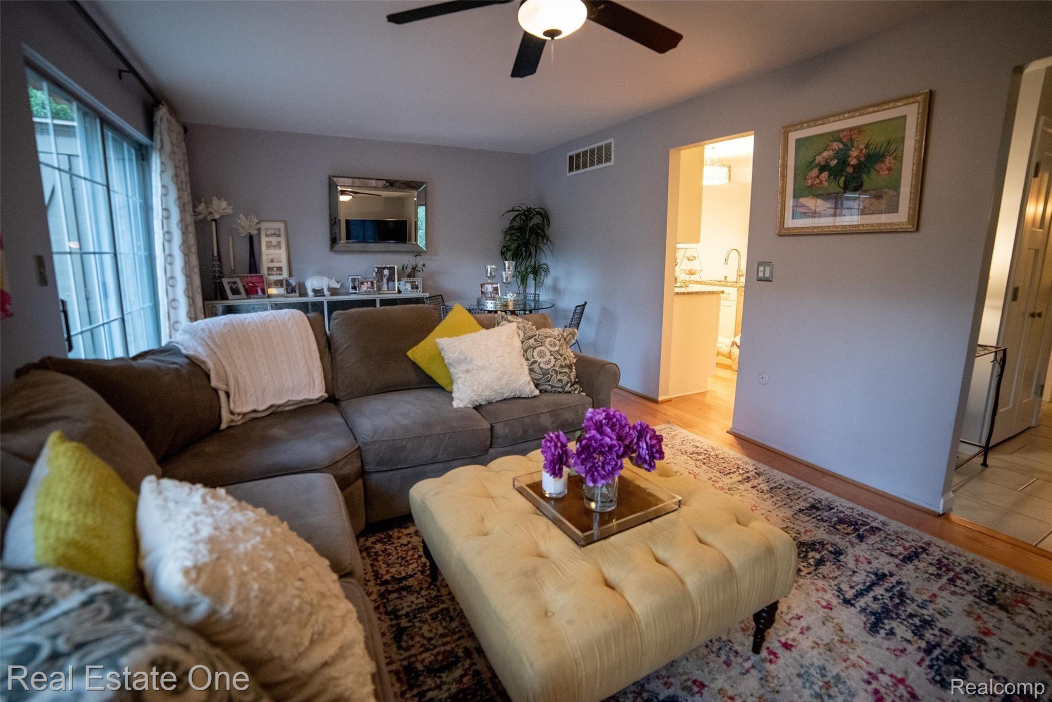 1449 Lantern Lane Rochester, MI 48306 - Photo 18 of 38 1449 Lantern Lane-09.jpg