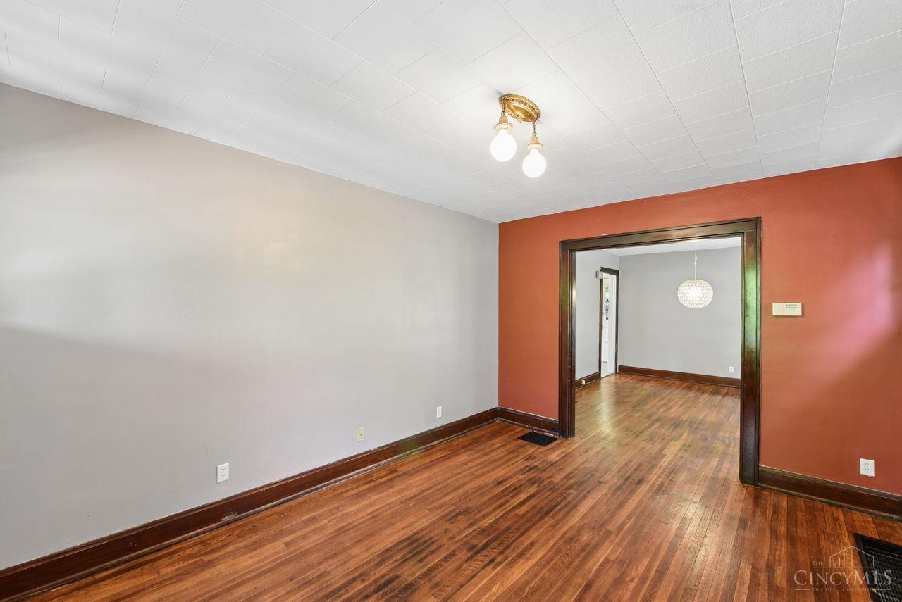 4568 Innes Avenue Cincinnati, OH 45223 - Photo 7 of 40