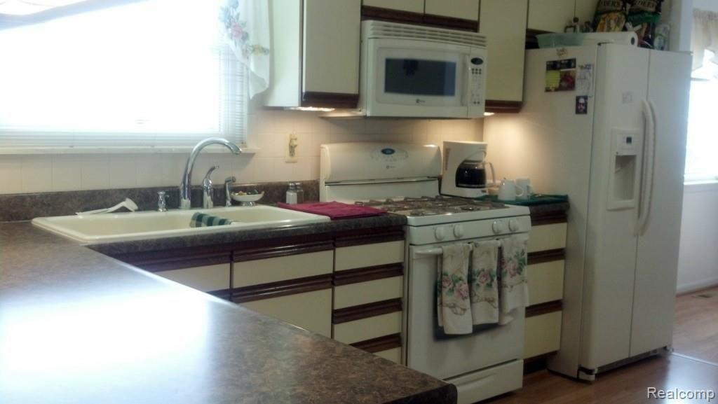 19193 Wedgewood Road Riverview, MI 48193 - Photo 9 of 15 9w.jpg