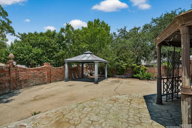 a view of a house with backyard and sitting area