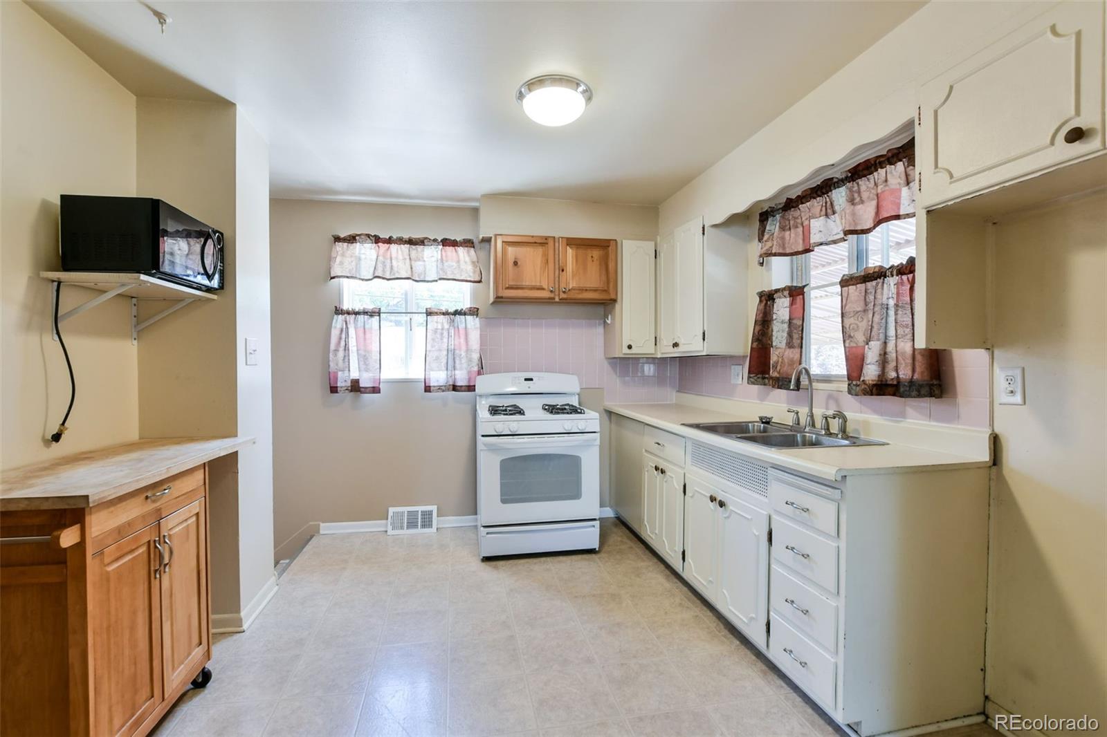 6830 Ruth Way Denver, CO 80221 - Photo 8 of 27 Gallery Image 8