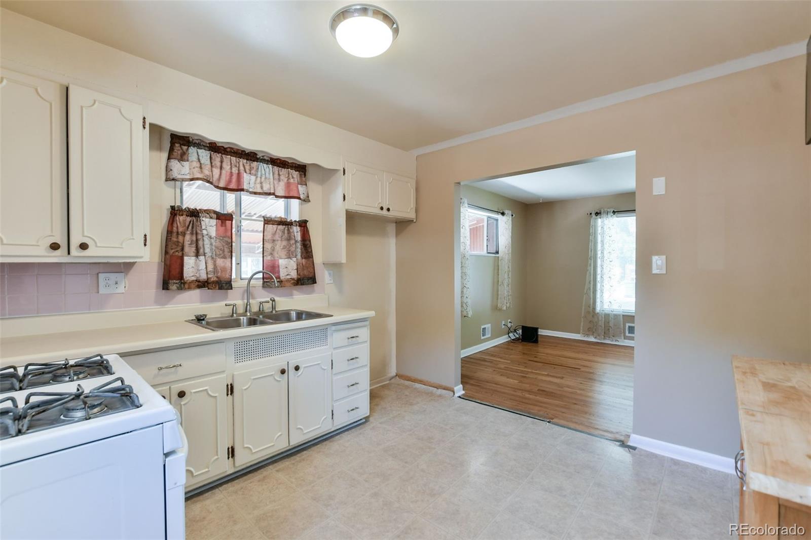6830 Ruth Way Denver, CO 80221 - Photo 9 of 27 Gallery Image 9