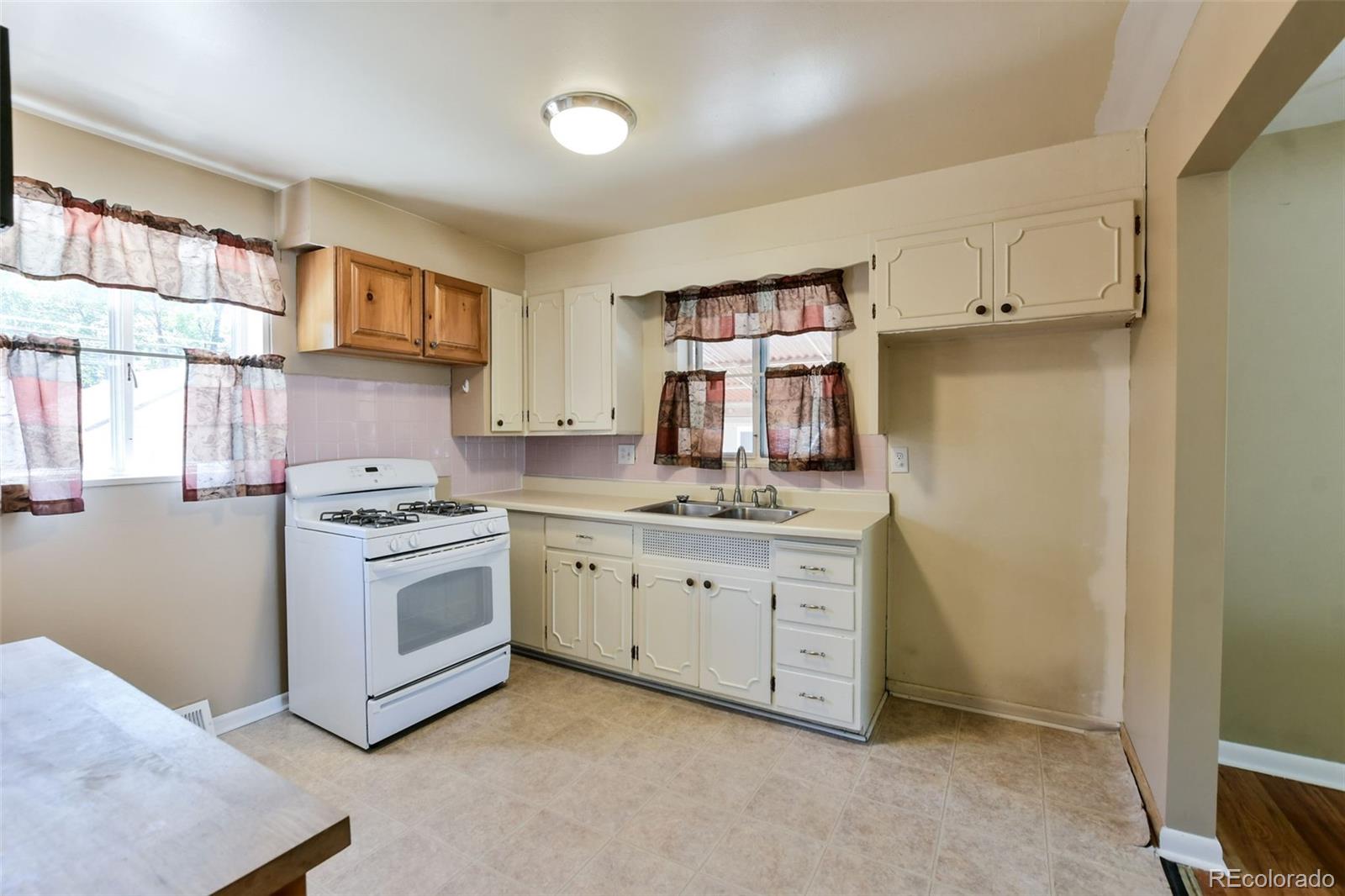 6830 Ruth Way Denver, CO 80221 - Photo 10 of 27 Gallery Image 10