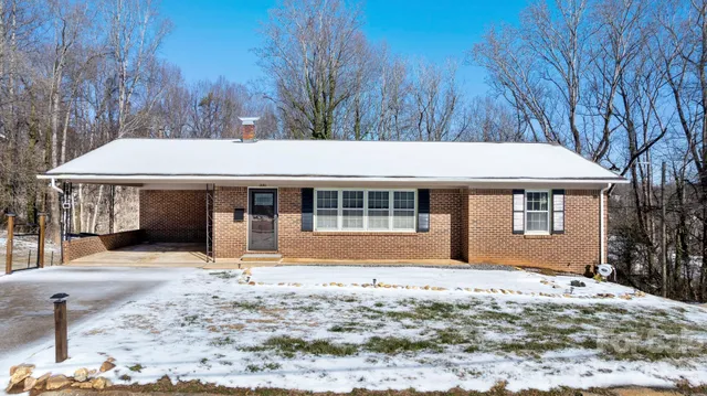 $269,900 | 335 Eastview Place Northwest, Lenoir, NC 28645