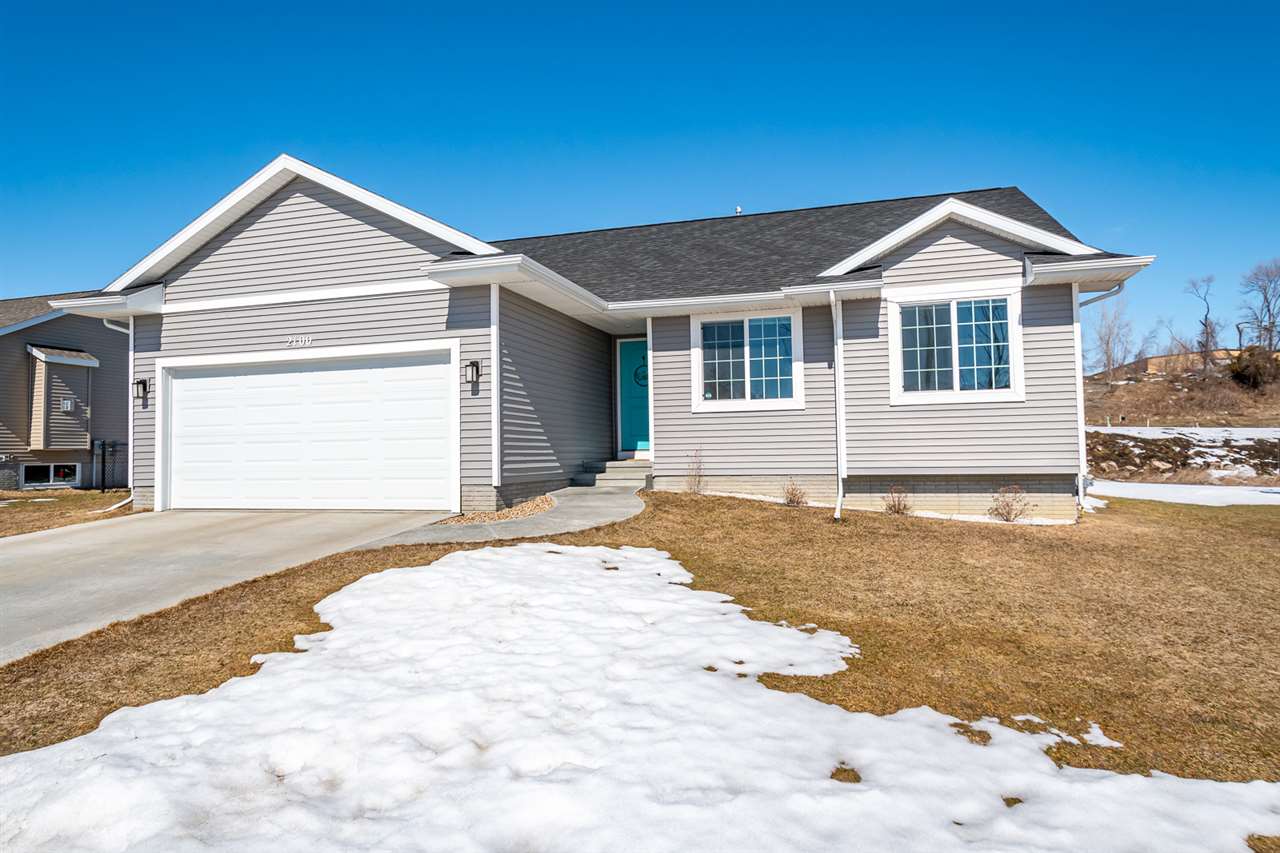 2100 Shady Grove Road Southwest Cedar Rapids, IA 52404 - Photo 2 of 23 Gallery Image 2