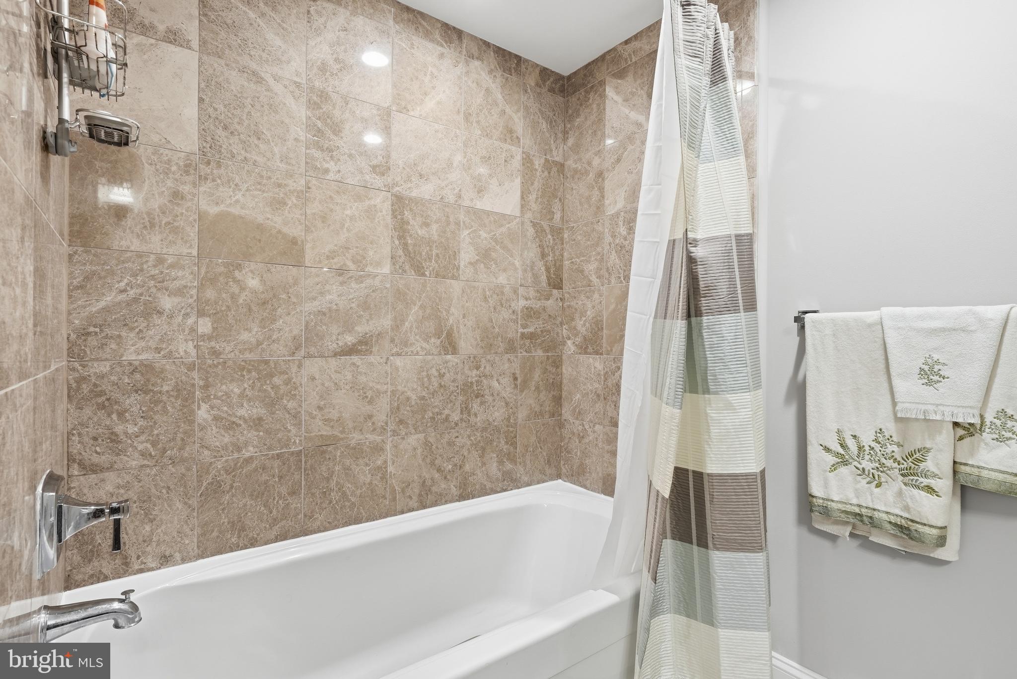 6301 Edsall Road, Unit 519 Alexandria, VA 22312 - Photo 9 of 33 a bathroom with a bathtub and shower