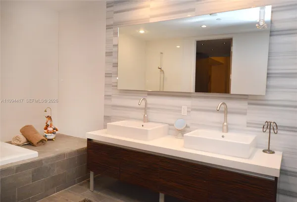 $18,000 | 1100 Biscayne Boulevard, Unit 6104, Miami, FL 33132