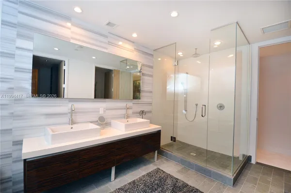 $18,000 | 1100 Biscayne Boulevard, Unit 6104, Miami, FL 33132