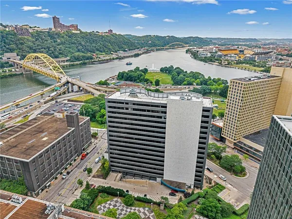 $3,367 | 300 Liberty Avenue, Unit 1506, Pittsburgh, PA 15222