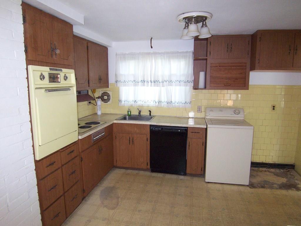 44 Marjorie Road Braintree, MA 02184 - Photo 2 of 10 Gallery Image 2