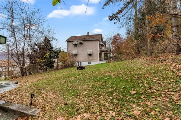 a view of a back yard of the house