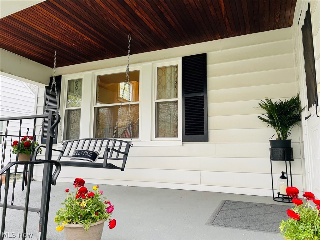 1181 Mayfield Ridge Road Cleveland, OH 44124 - Photo 2 of 21