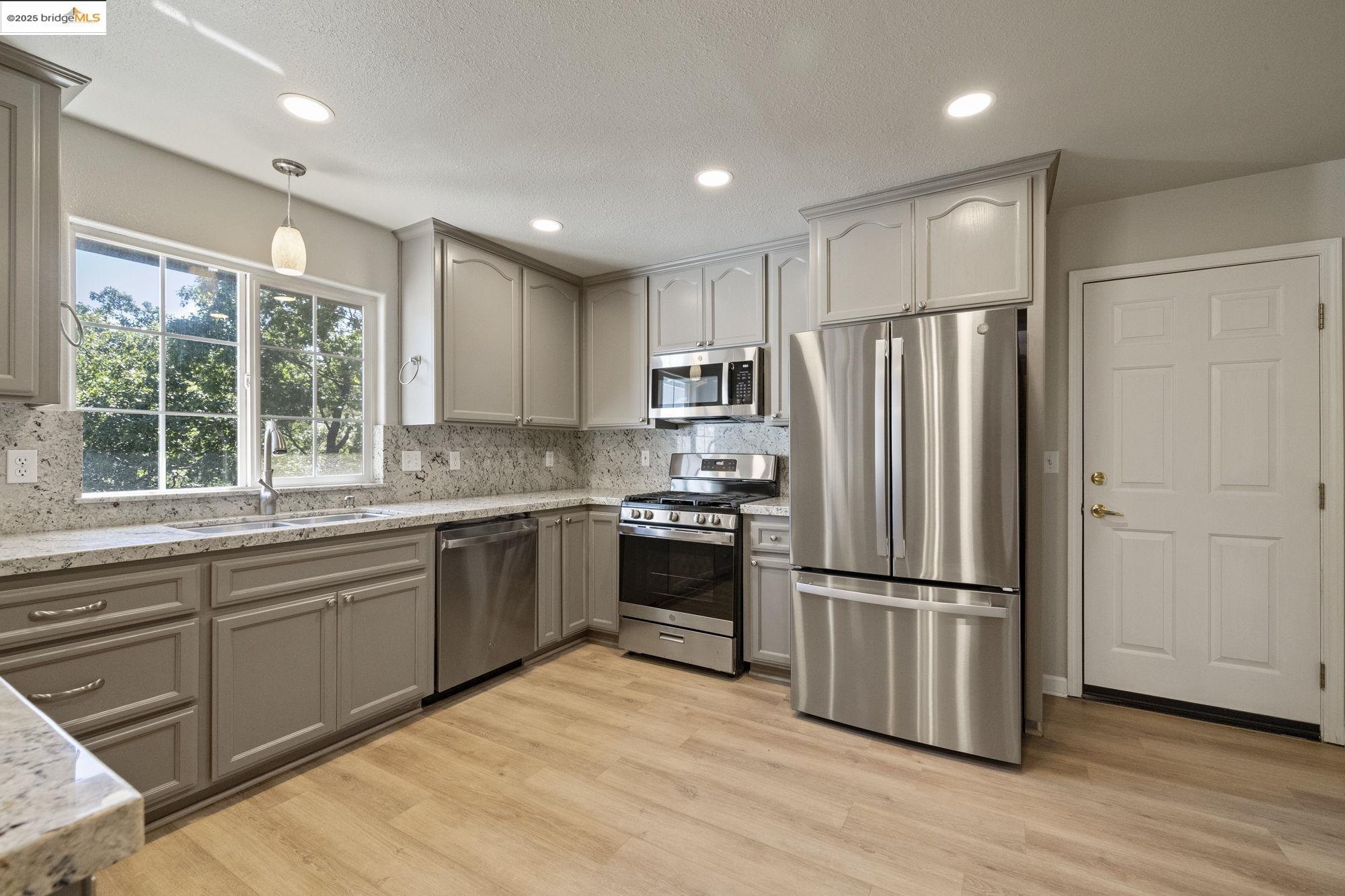 15840 Ridgefield Court Sonora, CA 95370 - Photo 12 of 38