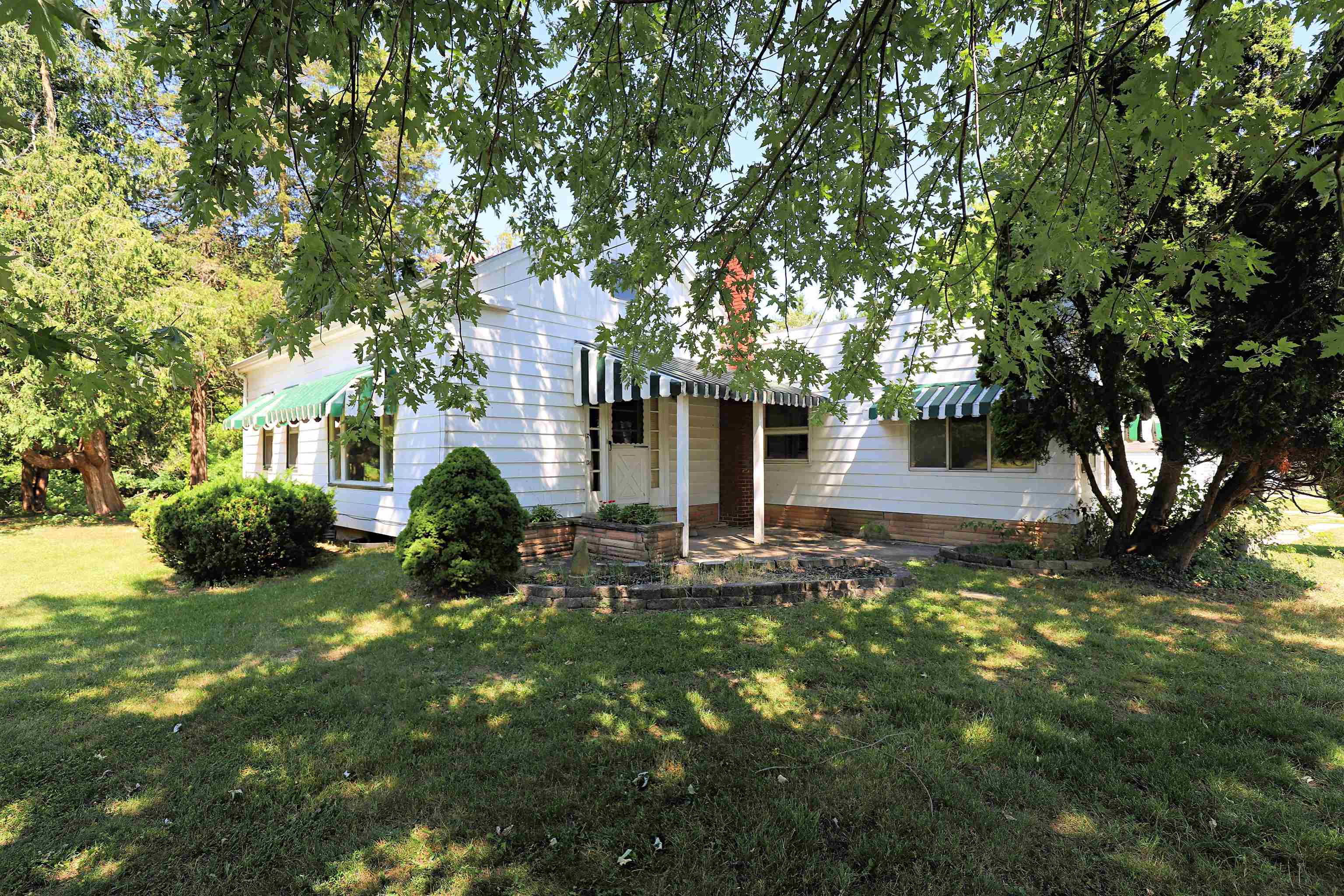 825 East River Road Flushing, MI 48433 - Photo 21 of 32