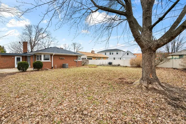$450,000 | 515 South Chestnut Avenue, Arlington Heights, IL 60005
