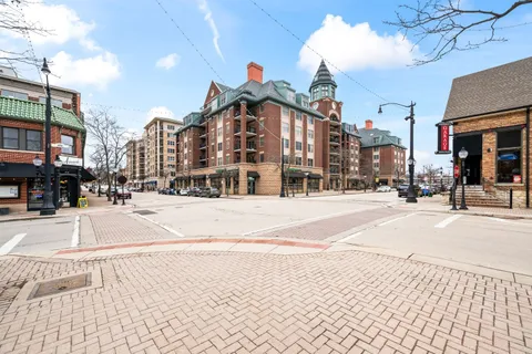 $450,000 | 515 South Chestnut Avenue, Arlington Heights, IL 60005