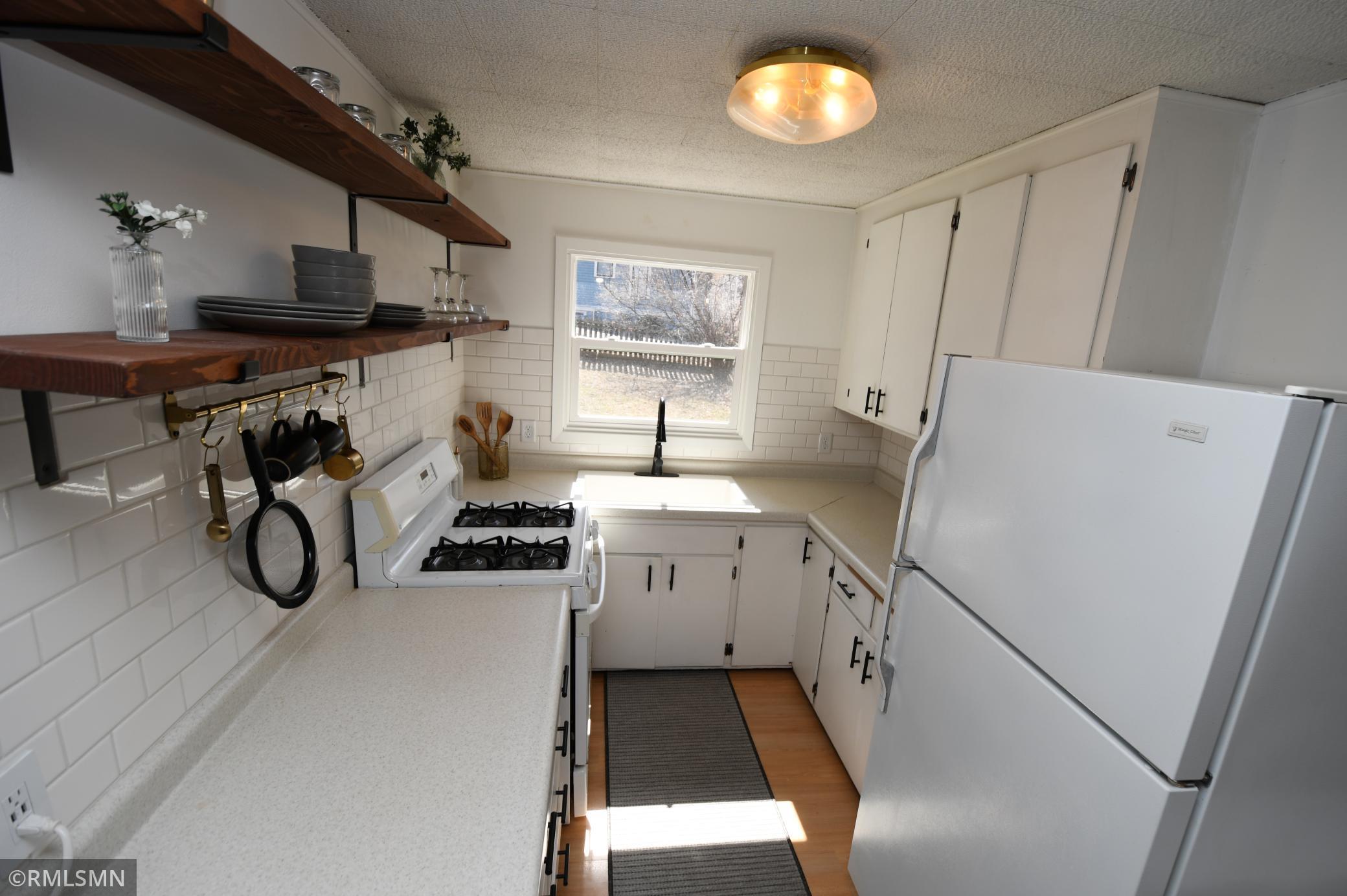 828 9th Street Hudson, WI 54016 - Photo 4 of 38