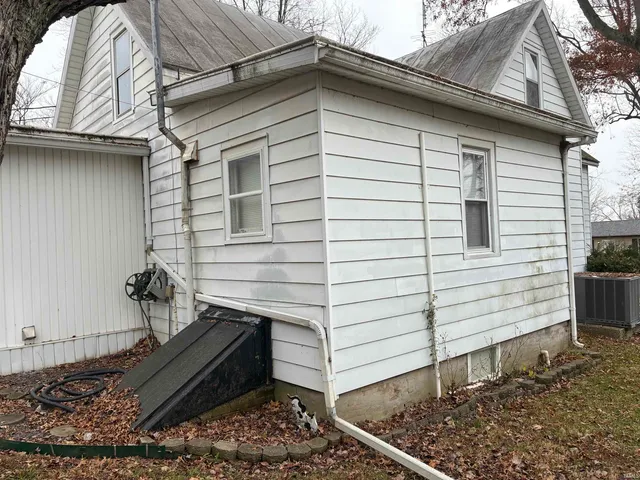 $185,000 | 355 West Walnut Street, Elberfeld, IN 47613