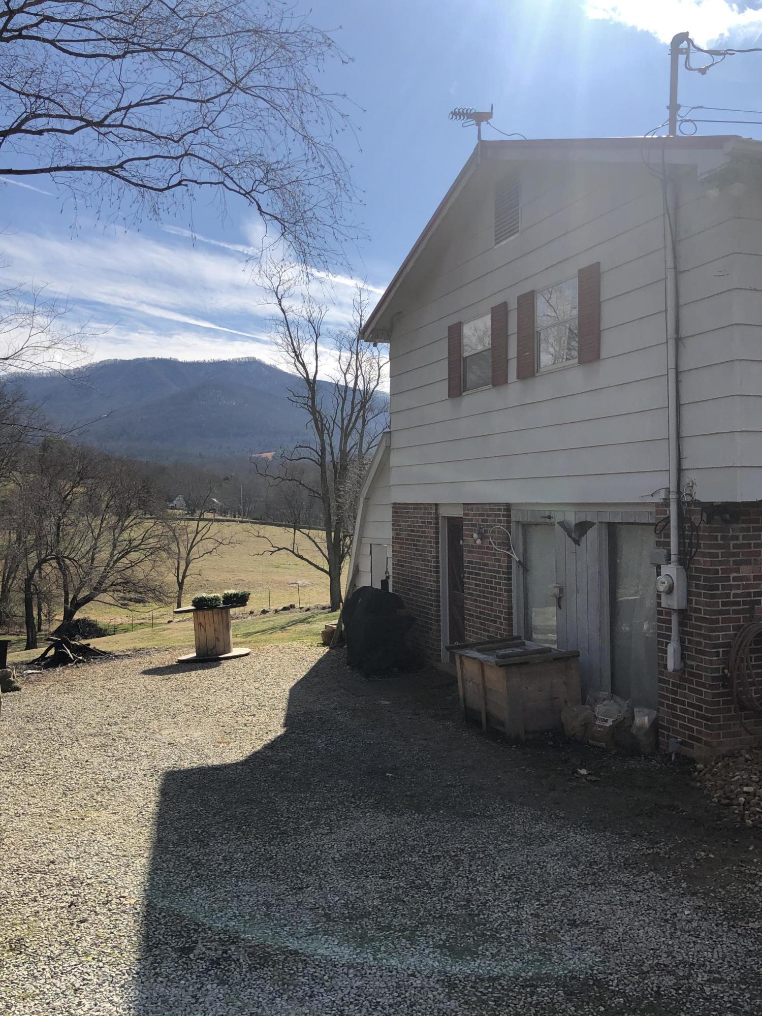 3105 Cedar Creek Road Greeneville, TN 37743 - Photo 33 of 36 EE1C6872-B82A-4EAC-9E00-A772B70ED478