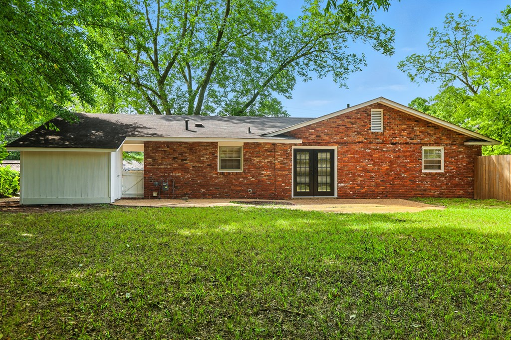 906 Bunker Hill Road Columbus, GA 31907 - Photo 17 of 32 Large level backyard