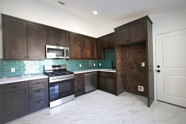 $1,900 | 20235 Blue Juniper Drive, Katy, TX 77449