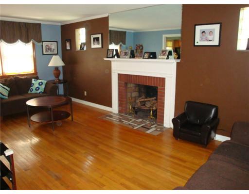 3459 West Run Road Munhall, PA 15120 - Photo 2 of 18 Living Room.